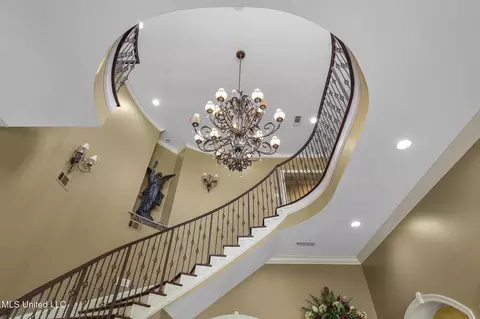 Entry Way - 3375 N Ratliff Rd, Jackson, MS 39209 photo 8 of 23