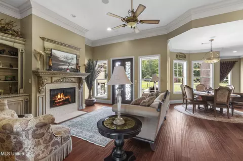 Living - 3375 N Ratliff Rd, Jackson, MS 39209 photo 3 of 5