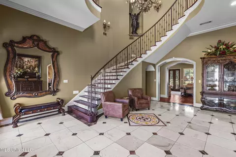 Entry Way - 3375 N Ratliff Rd, Jackson, MS 39209 photo 6 of 23