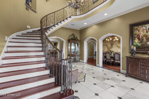 Entry Way - 3375 N Ratliff Rd, Jackson, MS 39209 photo 17 of 23