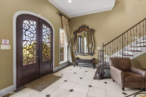 Entry Way - 3375 N Ratliff Rd, Jackson, MS 39209 photo 3 of 23