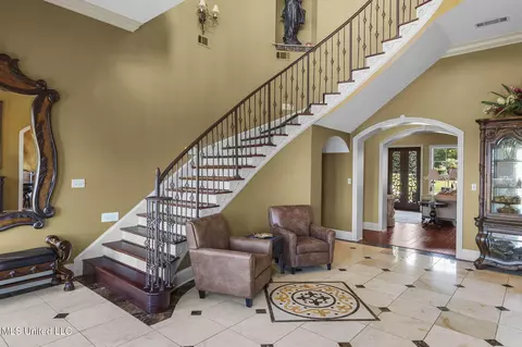 Entry Way - 3375 N Ratliff Rd, Jackson, MS 39209 photo 16 of 23