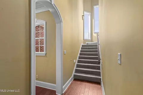 Entry Way - 3375 N Ratliff Rd, Jackson, MS 39209 photo 14 of 23
