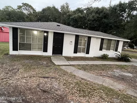 4308 Robinhood Dr, Pascagoula, MS 39581