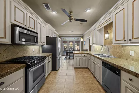 5822 Lake Trace Cir, Jackson, MS 39211 photo 7