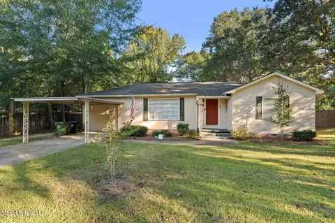 1917 Brooklane Dr, Hattiesburg, MS 39401
