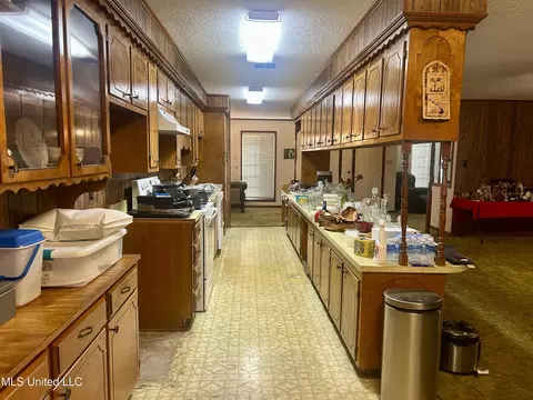 Kitchen - 501 Oakbrook Dr, Mccomb, MS 39648 photo 1 of 2