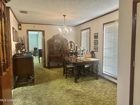 Dining - 501 Oakbrook Dr, Mccomb, MS 39648 photo 1 of 1