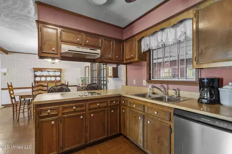 Kitchen - 220 Beechcrest Dr, Jackson, MS 39211 photo 3 of 3