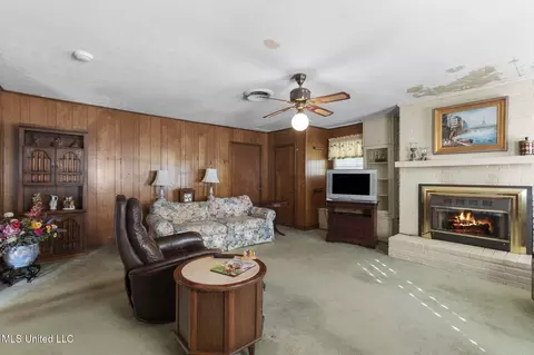 Living - 220 Beechcrest Dr, Jackson, MS 39211 photo 2 of 2