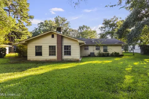 Exterior - 220 Beechcrest Dr, Jackson, MS 39211 photo 6 of 8
