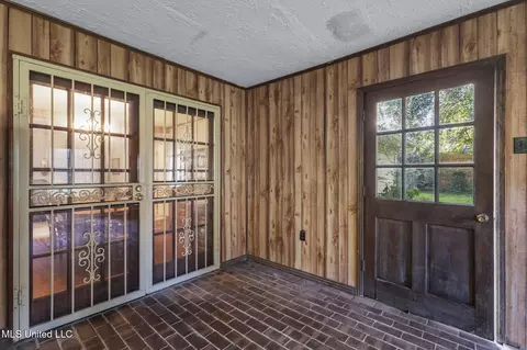 Exterior - 220 Beechcrest Dr, Jackson, MS 39211 photo 4 of 8