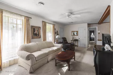 Living - 220 Beechcrest Dr, Jackson, MS 39211 photo 1 of 2