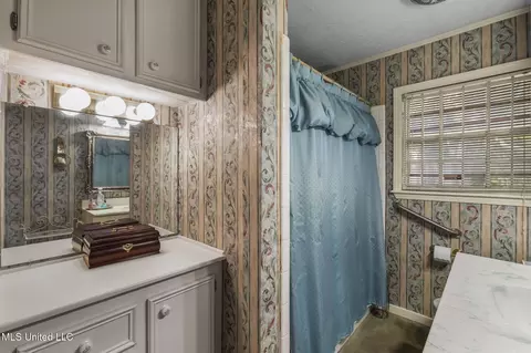 Bath - 220 Beechcrest Dr, Jackson, MS 39211 photo 1 of 4