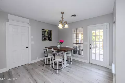 Dining - 28 Deerfield Dr, Madison, MS 39110 photo 1 of 1