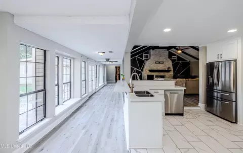 Entry Way - 28 Deerfield Dr, Madison, MS 39110 photo 2 of 4