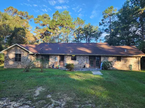 15 Kupfer Ln, Poplarville, MS 39470