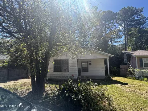 1427 Fernwood Dr, Jackson, MS 39213