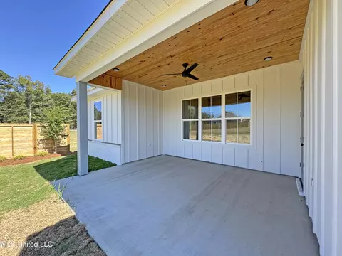 Exterior - 404 Lennon Ln, Brandon, MS 39047 photo 6 of 8
