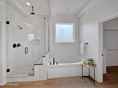 Bath - 404 Lennon Ln, Brandon, MS 39047 photo 2 of 4