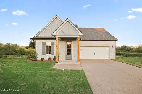 928 Coahoma Ct, Nesbit, MS 38651