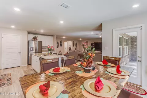 Dining - 1012 Enclave Cir, Long Beach, MS 39560 photo 2 of 2