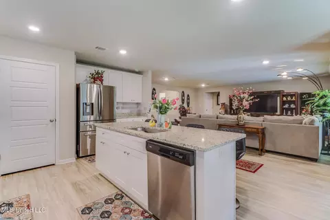 Kitchen - 1012 Enclave Cir, Long Beach, MS 39560 photo 2 of 4