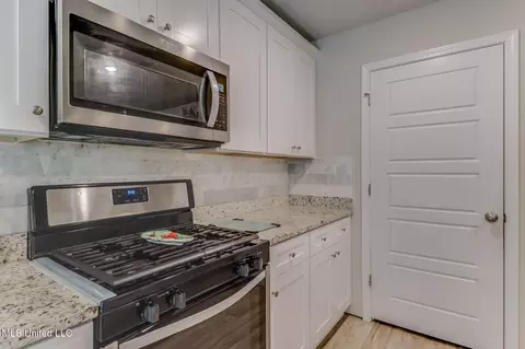 Kitchen - 1012 Enclave Cir, Long Beach, MS 39560 photo 3 of 4
