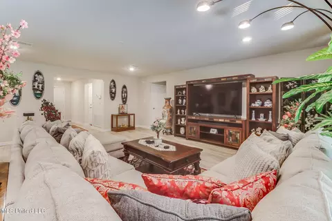 Living - 1012 Enclave Cir, Long Beach, MS 39560 photo 1 of 1