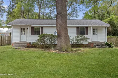 605607 Russell Ave, Ocean Springs, MS 39564