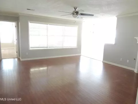 Living - 400 S Timber Way, Hernando, MS 38632 photo 3 of 6