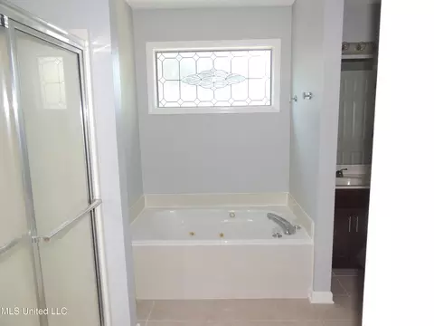 Bath - 400 S Timber Way, Hernando, MS 38632 photo 3 of 6