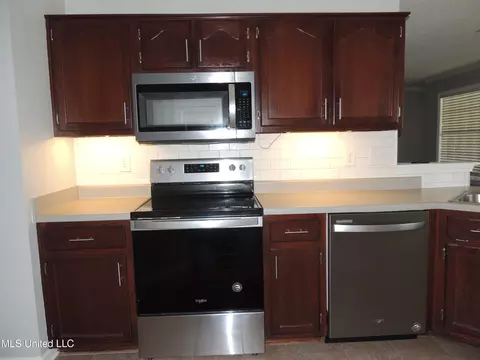 Kitchen - 400 S Timber Way, Hernando, MS 38632 photo 4 of 4