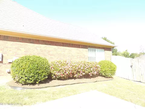 Exterior - 400 S Timber Way, Hernando, MS 38632 photo 2 of 6