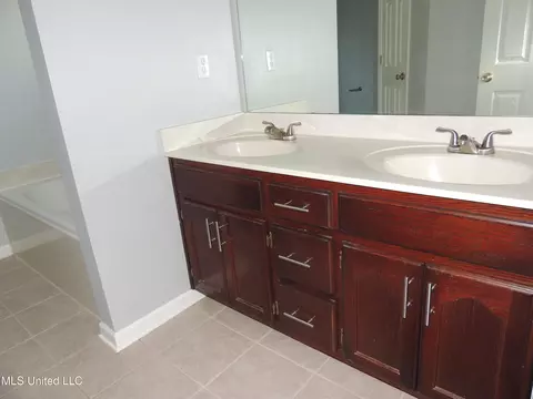 Bath - 400 S Timber Way, Hernando, MS 38632 photo 5 of 6