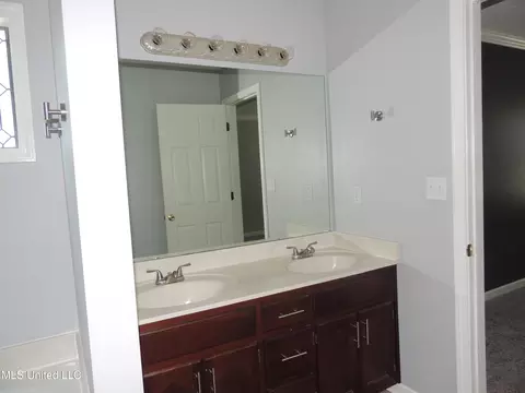 Bath - 400 S Timber Way, Hernando, MS 38632 photo 4 of 6