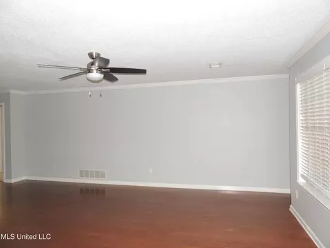 Living - 400 S Timber Way, Hernando, MS 38632 photo 5 of 6