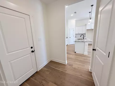 Entry Way - 818 W Quitman Ct, Nesbit, MS 38651 photo 2 of 4