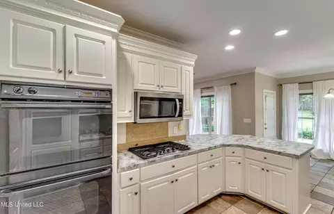 Kitchen - 420 Fairfield Dr, Madison, MS 39110 photo 7 of 7