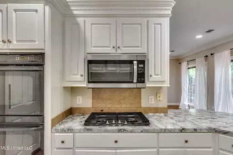 Kitchen - 420 Fairfield Dr, Madison, MS 39110 photo 4 of 7