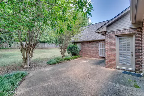 Exterior - 420 Fairfield Dr, Madison, MS 39110 photo 5 of 11