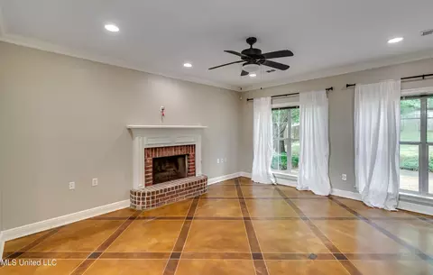 Living - 420 Fairfield Dr, Madison, MS 39110 photo 3 of 6