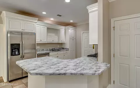 Kitchen - 420 Fairfield Dr, Madison, MS 39110 photo 1 of 7