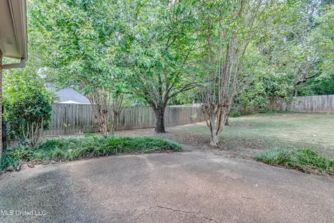 Exterior - 420 Fairfield Dr, Madison, MS 39110 photo 4 of 11