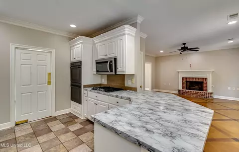 Kitchen - 420 Fairfield Dr, Madison, MS 39110 photo 2 of 7