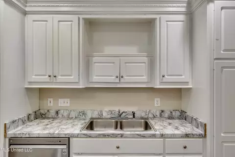 Kitchen - 420 Fairfield Dr, Madison, MS 39110 photo 5 of 7