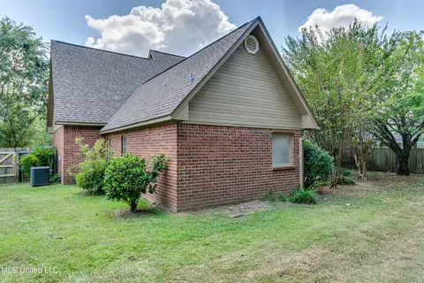 Exterior - 420 Fairfield Dr, Madison, MS 39110 photo 10 of 11
