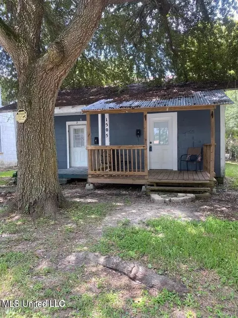 1505 Roosevelt St, Pascagoula, MS 39567