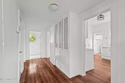 Entry Way - 1320 Greymont Ave, Jackson, MS 39202 photo 3 of 5
