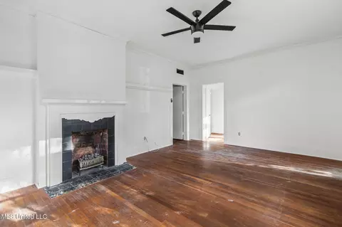 Living - 1320 Greymont Ave, Jackson, MS 39202 photo 3 of 5